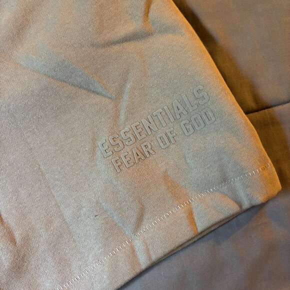 Fear of God Essentials Sweatshorts Smoke - Picture 3 of 7